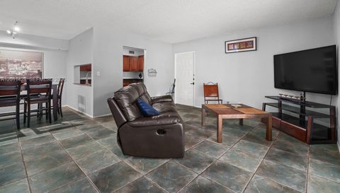 3083 N Oakland Forest Dr