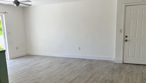 240 Collins Ave APT 2B