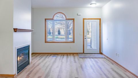 1122 Crystal Place W