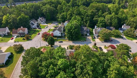 4902 Heritage Woods Ct