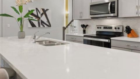 1692 TROPICAL PALMS CIRCLE