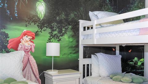 1692 TROPICAL PALMS CIRCLE