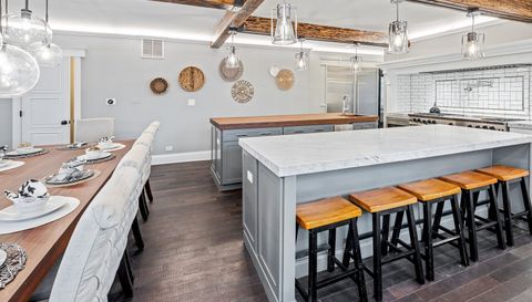 2712 W Sunnyside Avenue