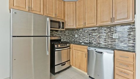 1824 N Lincoln Park West