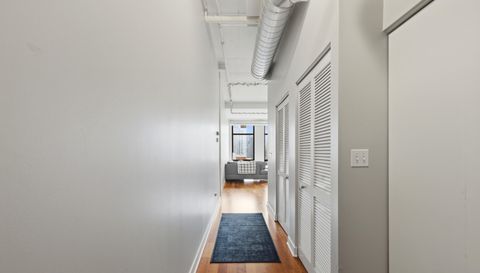 740 W Fulton St