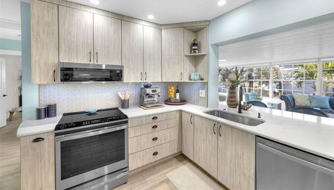 1015 SPINDLE PALM WAY