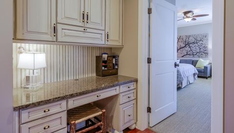 4209 N Oak Pointe Ct NE