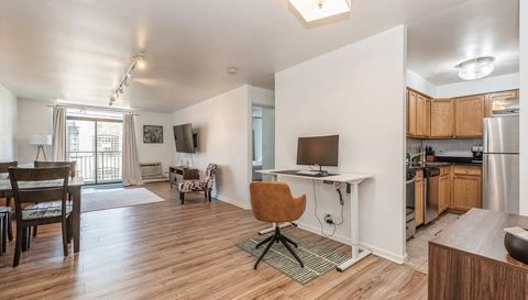 3900 N Pine Grove Ave