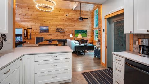 910 English Mountain Rd