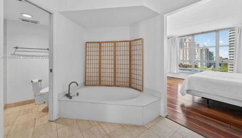 3600 Mystic Pointe Dr