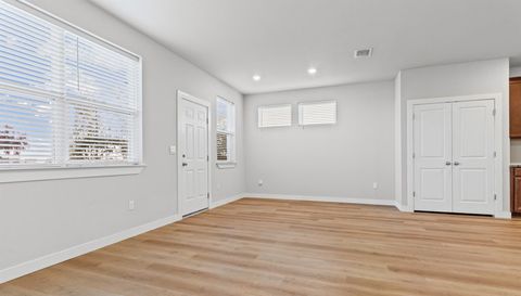7116 Silver Star LN