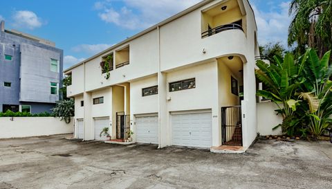 2956 Bird Ave