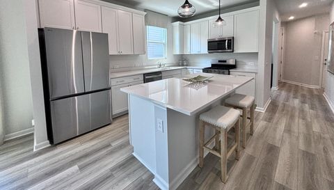 522 Aurora Wy