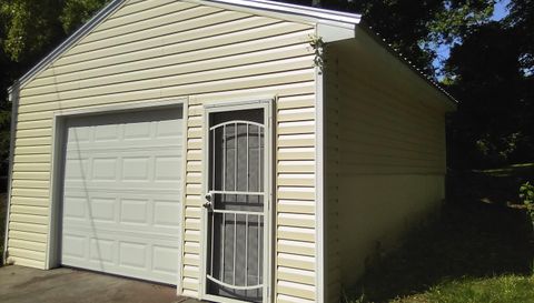 1008 East Side Dr