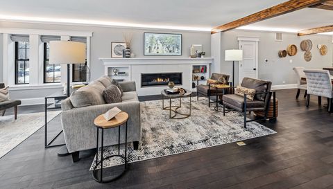 2712 W Sunnyside Avenue