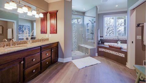 4209 N Oak Pointe Ct NE