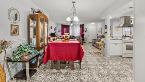 949 SE Breakwater Ave