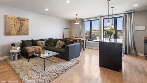 1600 N HALSTED Street