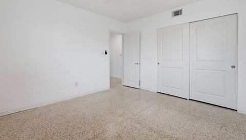 412 W Shade Dr