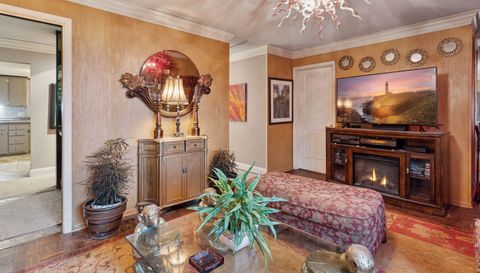 3076 Lexington Avenue N