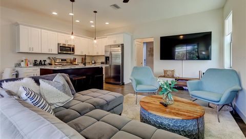 204 N MANHATTAN AVENUE