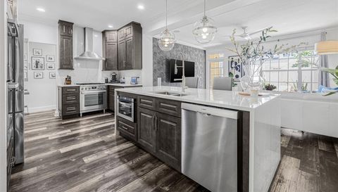 313 INNER HARBOUR CIRCLE