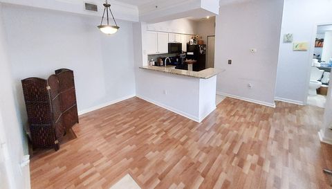 2204 Myrtlewood Cir E