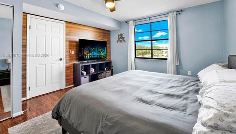 6049 Balboa Cir