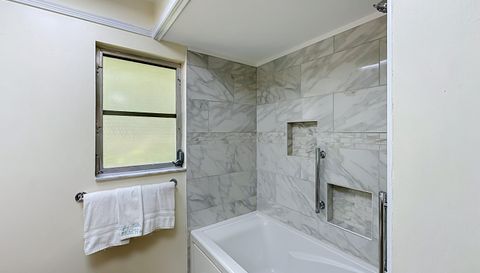 3944 NW 40th Ct