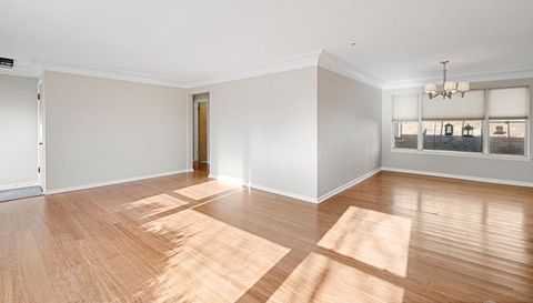 7303 N Kildare Avenue