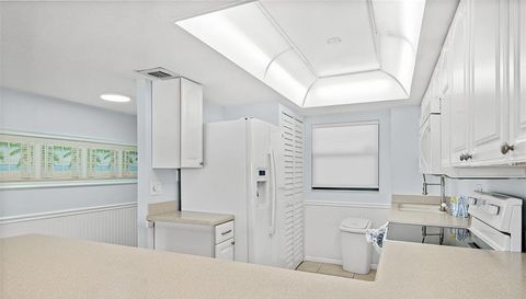 7520 RIDGEWOOD AVENUE