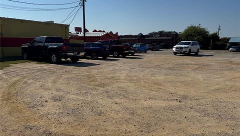 2202 - 2204 N Us Highway 281 Highway N