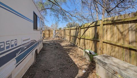 6611 Crooked Creek