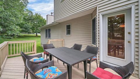 2 Whitman Pl