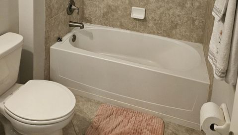 3264 Royal Gardens Ave