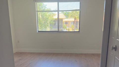325 Lakeview Dr