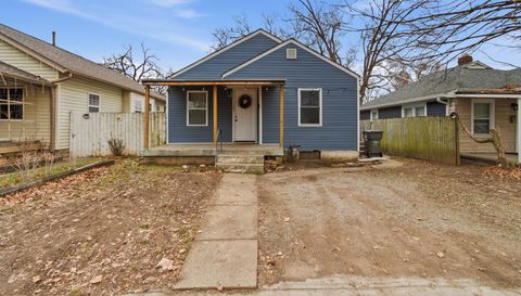 1223 N Centennial St