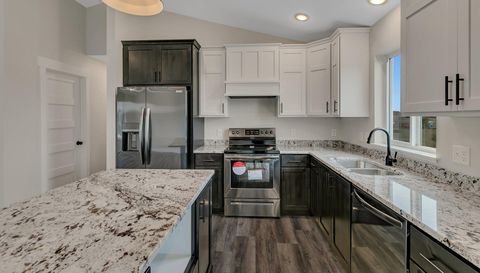1013 26th Street Loop N