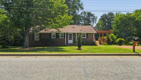 1011 Duggins St
