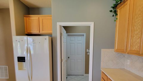 3145 Twisted Oak Loop