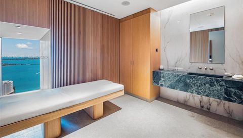 300 Biscayne Blvd Way