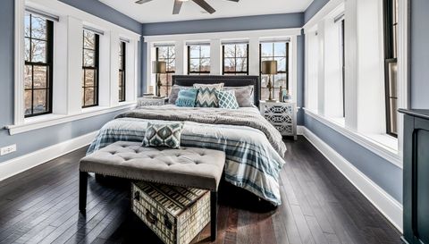 2712 W Sunnyside Avenue