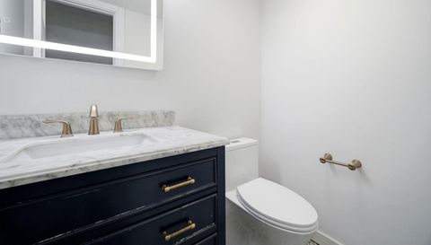 5864 N Oval