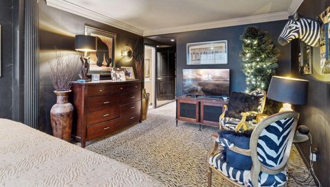 3076 Lexington Avenue N