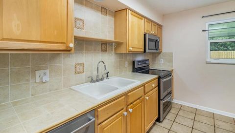 1399 Helliwell St NW