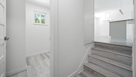 5864 N Oval