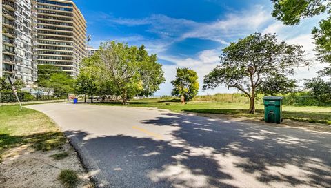 5733 N Sheridan Road