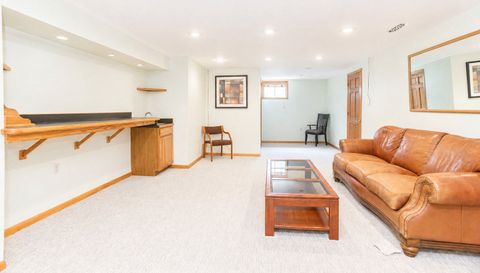 1368 Hunter Circle