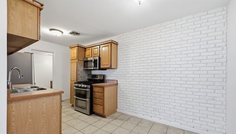 377 Farmingdale Circle