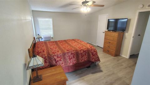 25039 PINE HILL